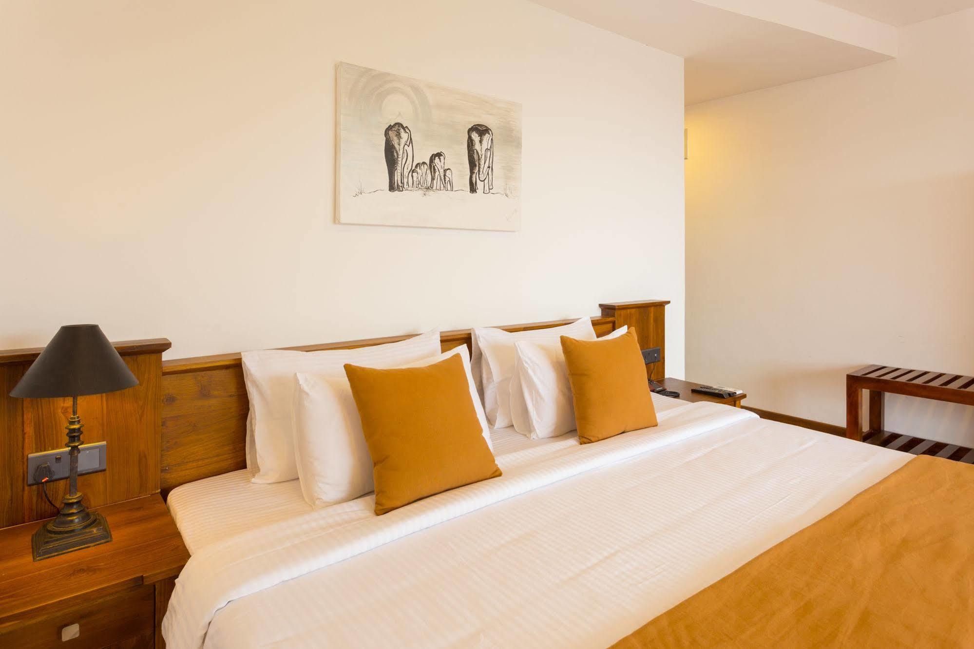 Sandriana Lake View Hotel Kandy Dış mekan fotoğraf