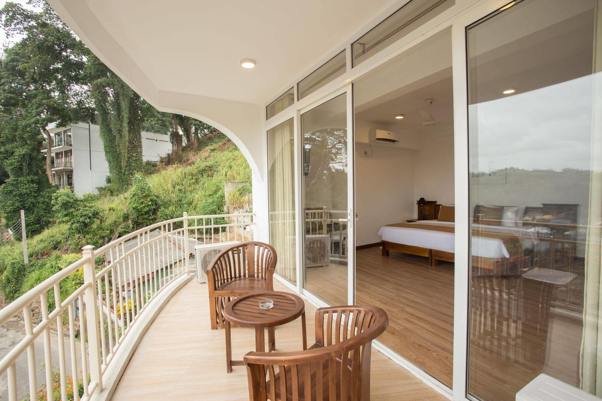 Sandriana Lake View Hotel Kandy Dış mekan fotoğraf