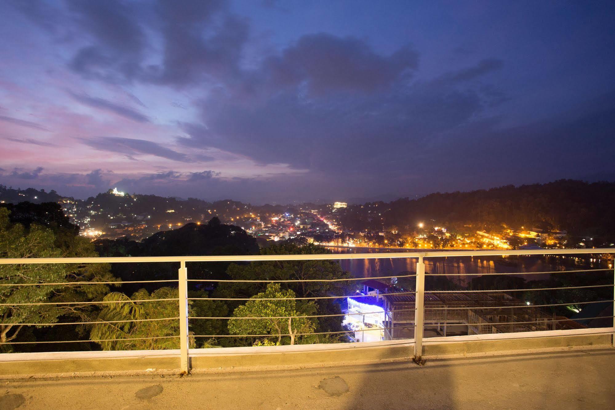 Sandriana Lake View Hotel Kandy Dış mekan fotoğraf